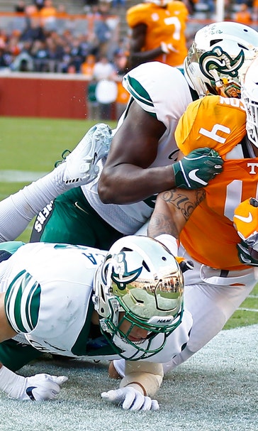 Tennessee bowl hopes alive with 14-3 win over Charlotte